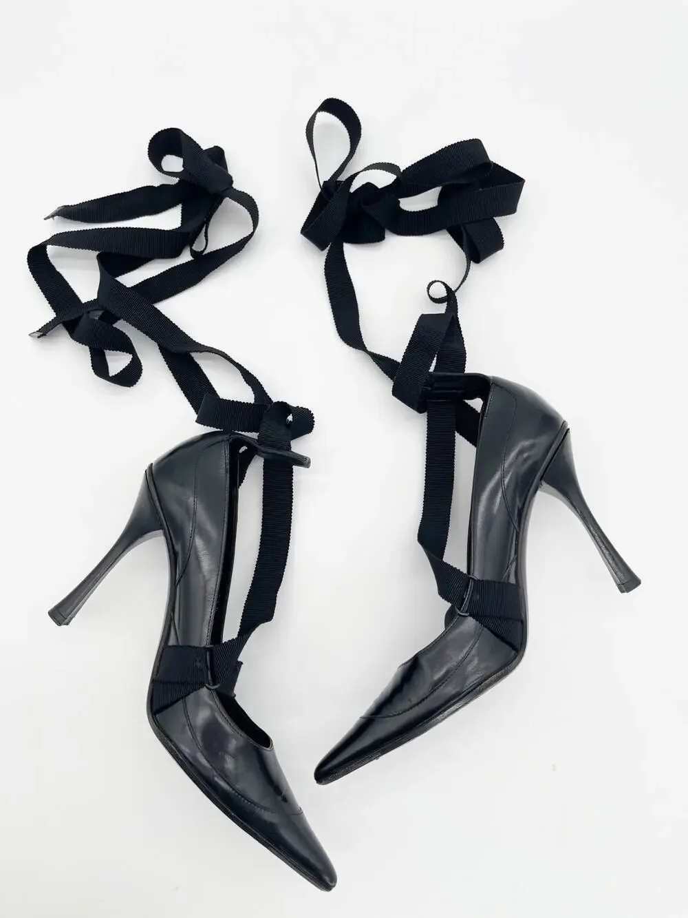Gucci Vintage Fall 2002 Runway Black Grosgrain Lace Up Pointed Toe Heels US 7.5